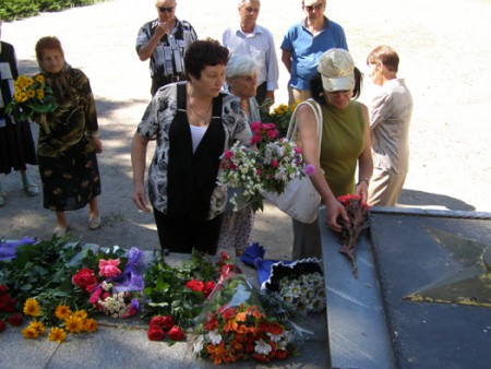 Два мітинги: офіційний – для влади та стихійний – для городян